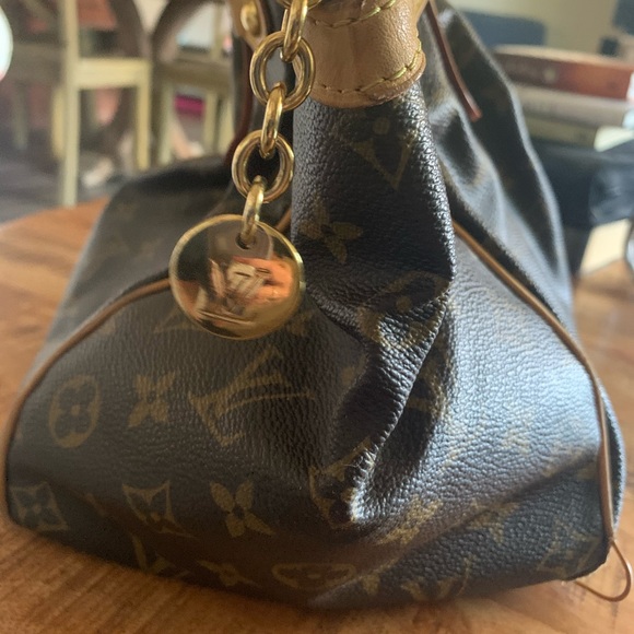 Authentic Louis Vuitton Tivoli GM - Picture 10 of 12